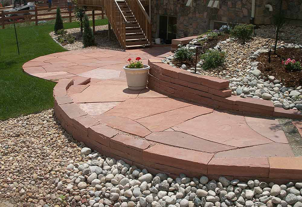 Red-Lyons-Sandstone-Patio-and-Retaining-Wall
